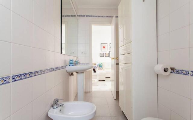 Hostly Rivero 2B Center-Fibre-communal terrace-Parking Optional-CLess