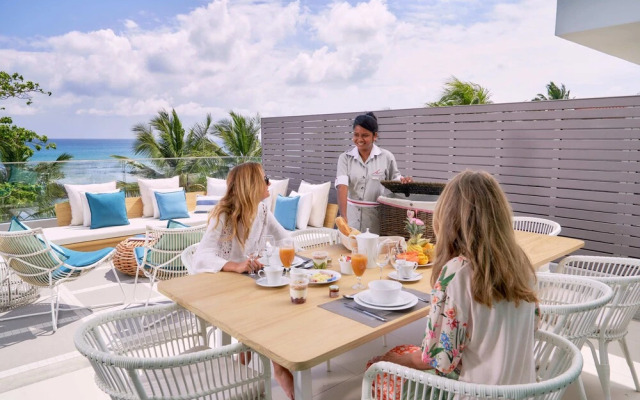 Les Estivales Beachfront Suites & Penthouses with LOV