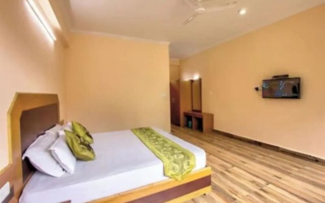 OYO 38167 Maa Charan Residency