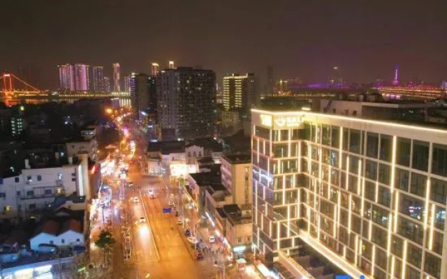 Liton Huaju Hotel (Wuhan Yellow Crane Tower Pengliuyang Metro Station Branch) – Outside – Wuhan