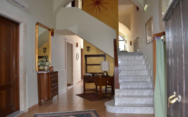 Furnished Studio Flat in Residence