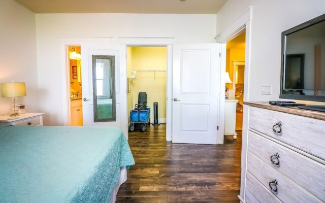 Pelican Pointe 2 Bedroom Condo