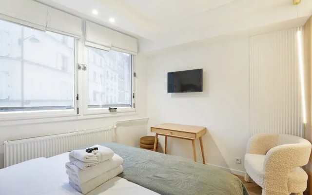 Apartment With AC Front Montparnasse Tower