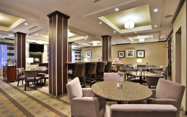 Holiday Inn Express & Suites Kingston Central by IHG