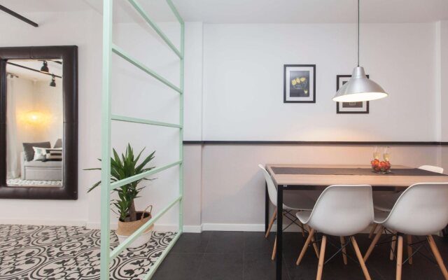 Liceu Apartments by gaiarooms