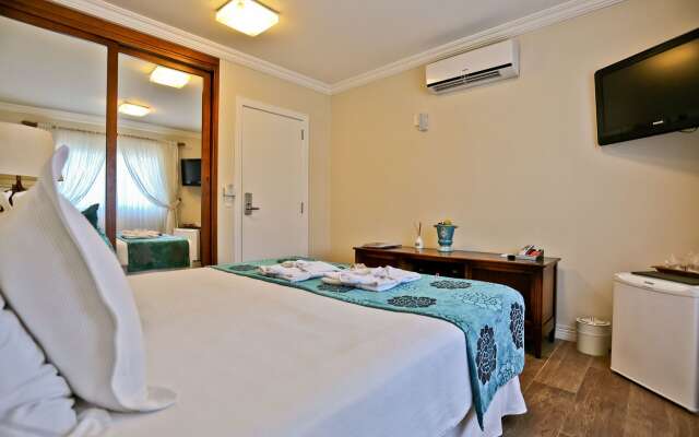Praia do Estaleiro Guest House