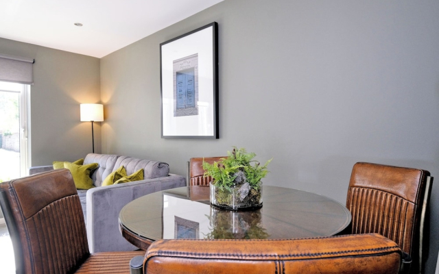 Executive three Bedroom Apartment in Aberdeens West End