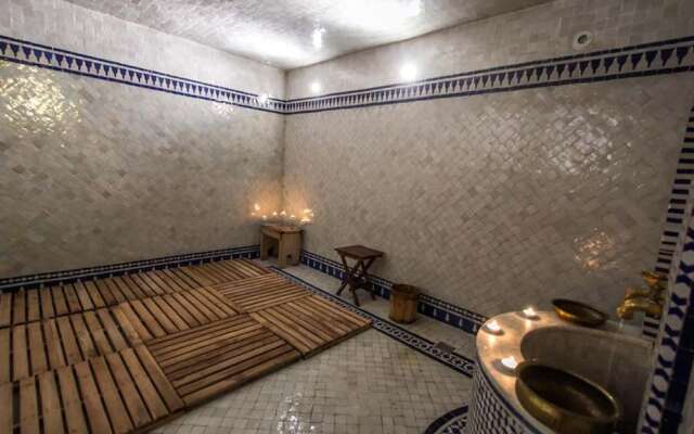 Room in B&B - Riad Authentic Palace & Spa - Al Yacout