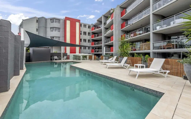 Studio With Balcony Access in Central Bowen Hills
