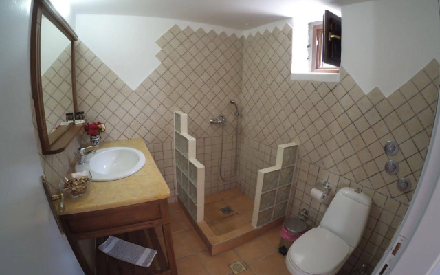 Onar Mani Suites