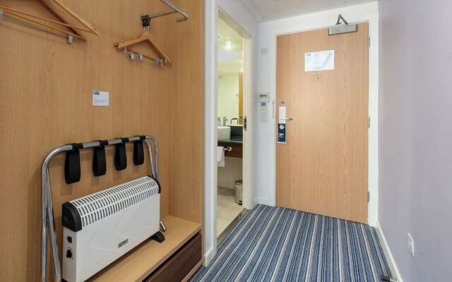 Holiday Inn Express Leigh - Sports Village