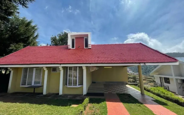 Rustic 3-BR Villa w/ Front & Back Yards in the mountains