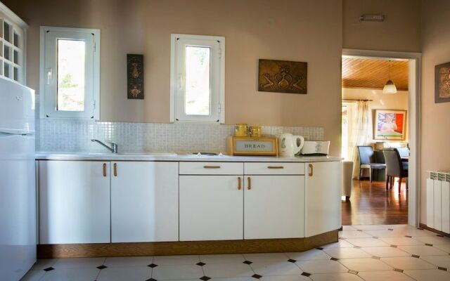 Anthoula's House