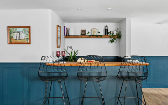 Coombe Bank in Teignmouth