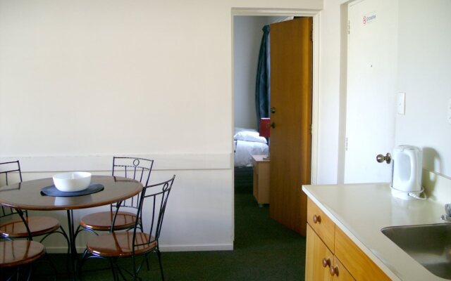 Tudor Court Motel