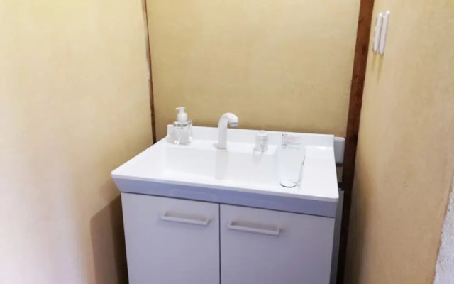 Guesthouse Bench