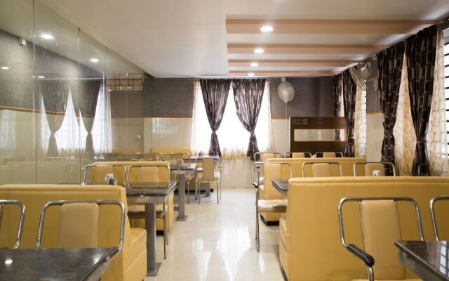 OYO 9248 Hotel Shrinidhi