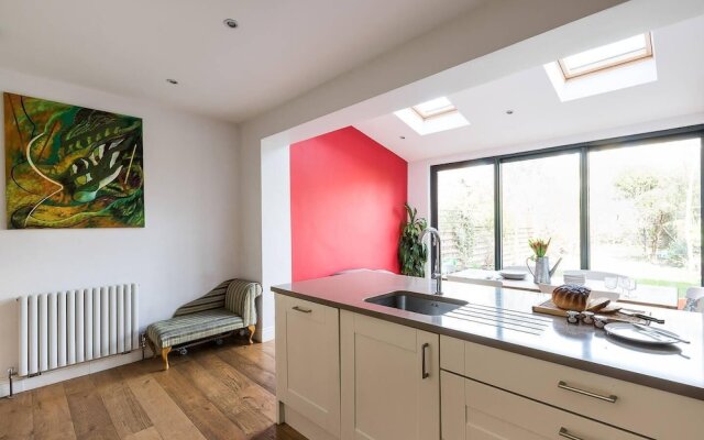 Fabulous 4BR Family Home in East London