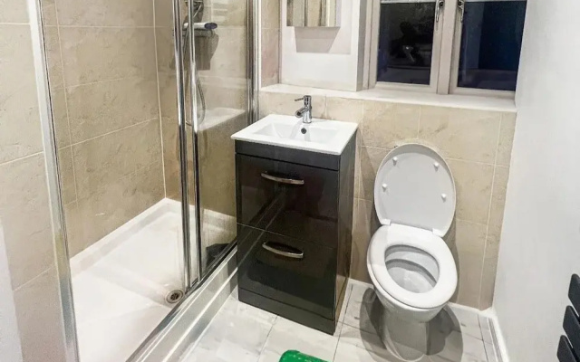 6 Bedroom House in Milton Keynes