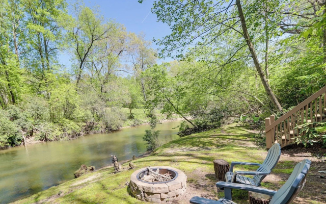Pet-friendly Ellijay Vacation Rental w/ Hot Tub!