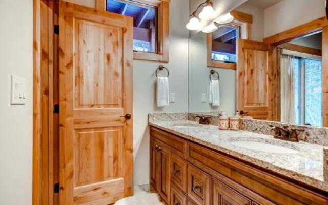 Maggie Point 75 Apartment