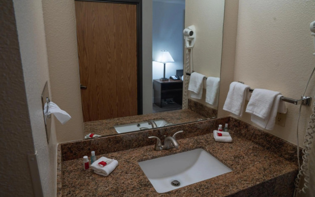 Holiday Inn Express Hotel & Suites by IHG