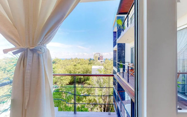 Eight VIP Beach Condo 301