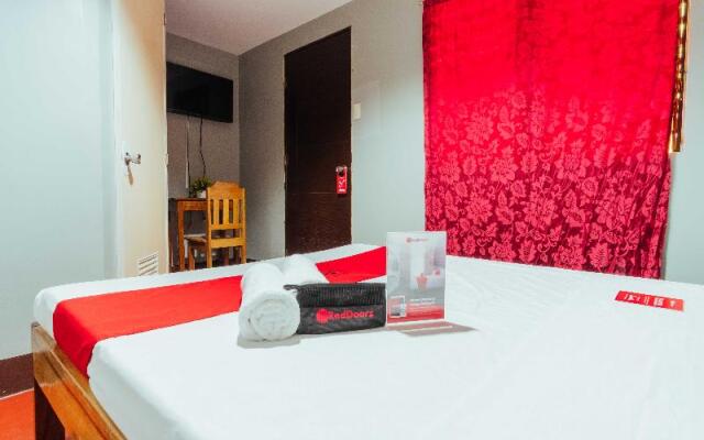 RedDoorz Plus @ Rizal Avenue Palawan