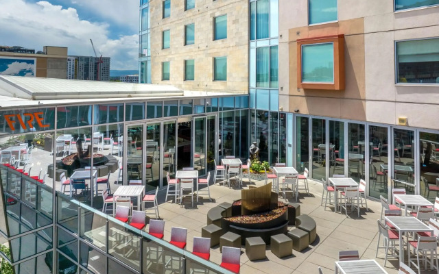 The Art Hotel Denver, Curio Collection by Hilton