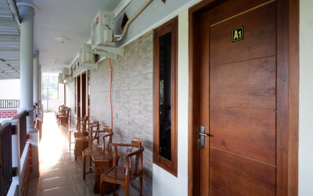 RedDoorz Syariah near Alun Alun Pacitan 2