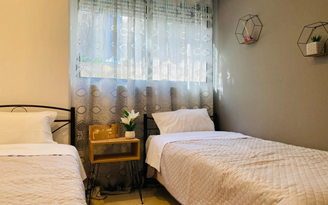 Cozy apartment near sea