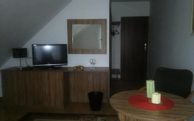 Pod Zachrypniętym Kogutem