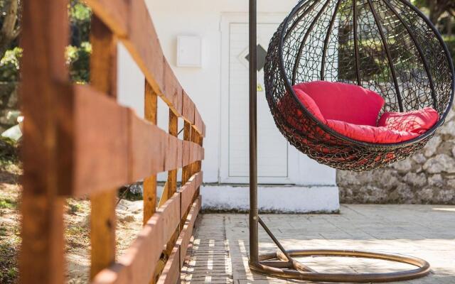 Olive Grove Poolside Apartments