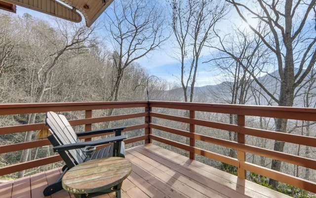 8 Mi to Skiing: Porch w/ Fireplace + Mtn Views!