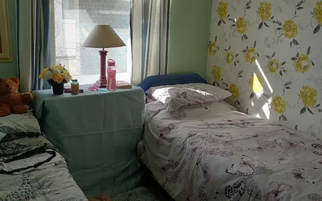 3 Bed Chalet - Sleeps 6 - Parking - Garden - Wifi