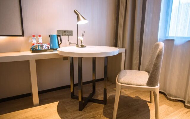 Echarm Hotel (Nanchang Bayi Square Subway Station Wushang MALL)