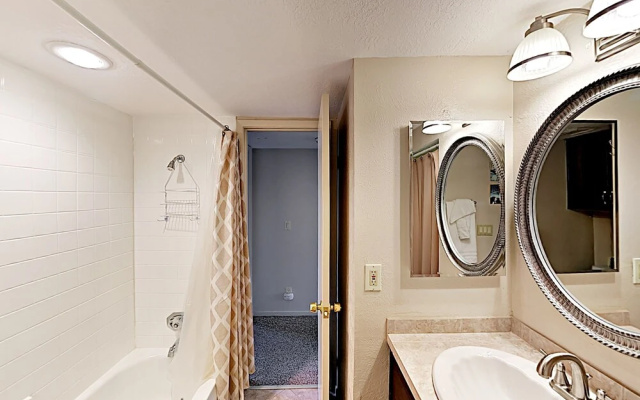 754 Stateline - 1 Br Condo