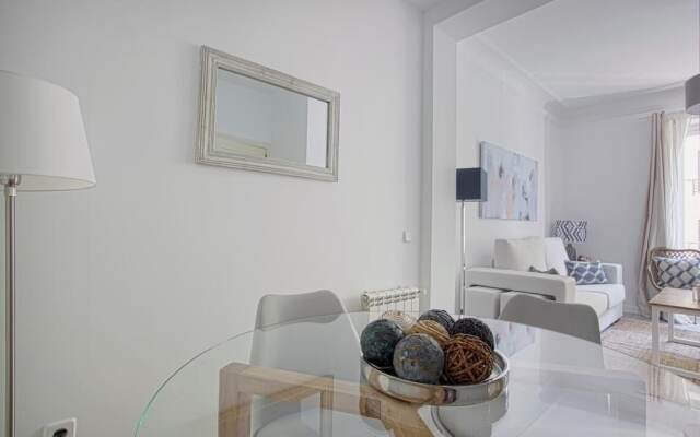 Near Reina Sofia Museum. 6Pax. 2Bedrooms. Reina Sofia Iii