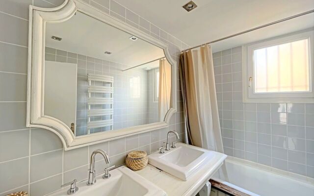 Modern Apartment 20 m from the Sea