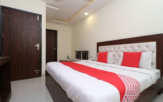 OYO 28646 Hotel Golden Heart