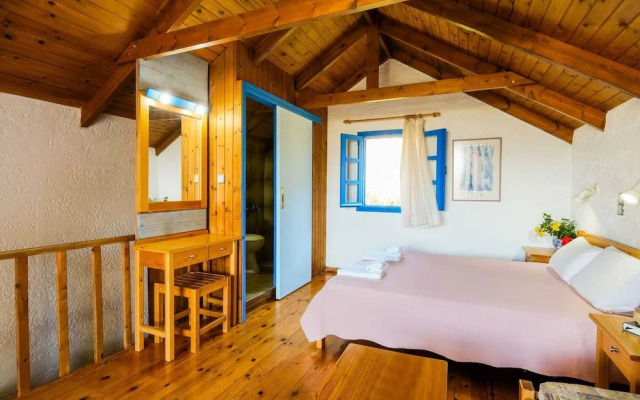 Tranquil Holiday Home in Palaiochora near Sea Beach