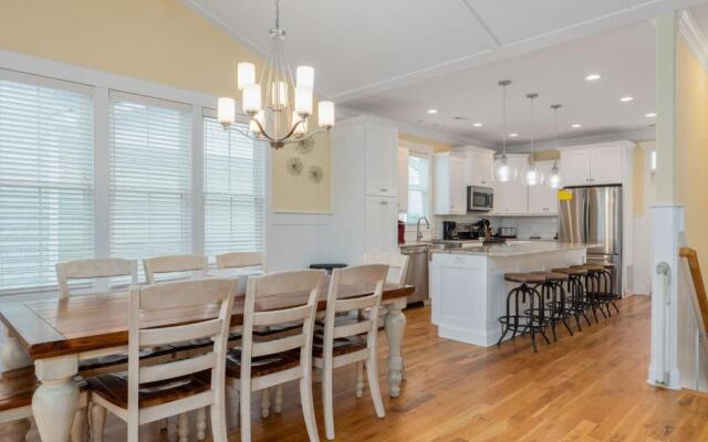 Alpha Breeze by Oak Island Accommodations