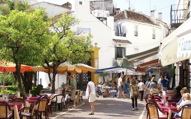 Beautiful Apartment in Nueva Andalucía With Swimming Pool