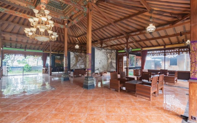 RedDoorz Premium At Joglo Garut Cottage Syariah – Restaurant – Garut