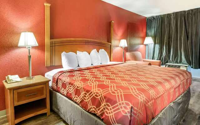 Super 8 by Wyndham Perrysburg/Toledo