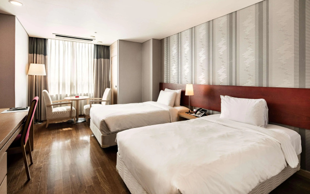 Ramada Hotels & Suites Seoul Namdaemun - Image 5