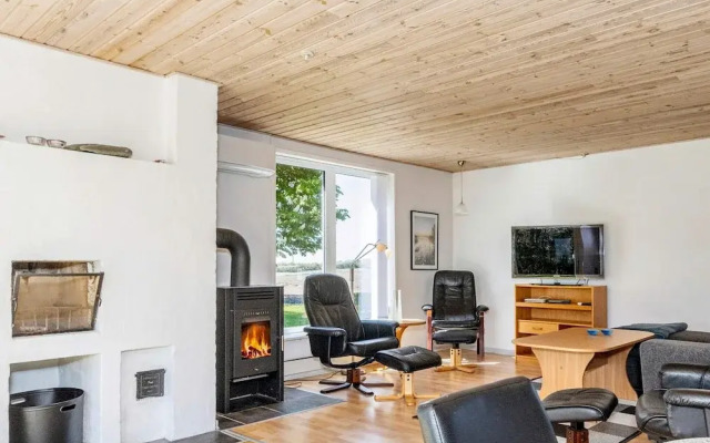 6 Person Holiday Home in Spottrup