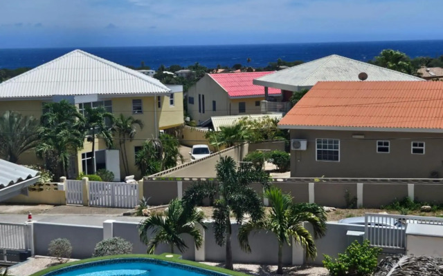 Villa Raven`s Paradise (Gris)