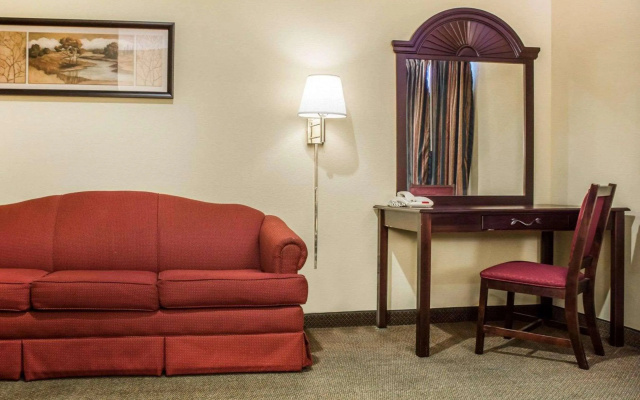 Econo Lodge & Suites - фото 4