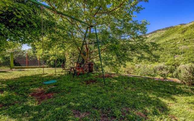 Stunning Apartment in Brsec With 1 Bedrooms and Wifi